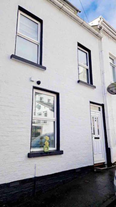 16 Stewart'S Terrace Derry City Bt48 7Lj Villa Esterno foto